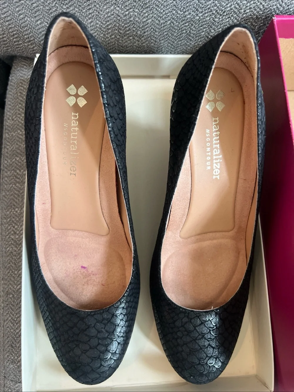 Naturalizer Black Textured Round-Toe Heels